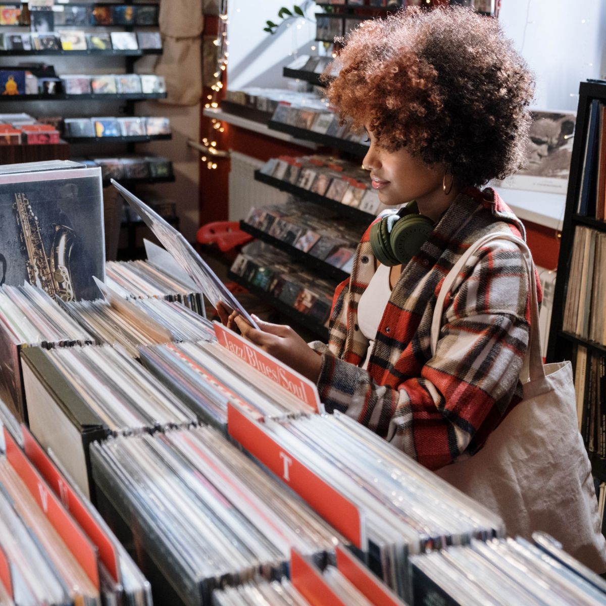 Buying Vinyl Records Online: 5 Essential Tips