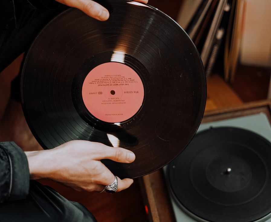 4 Essential Tips For Buying Vinyl Records Online